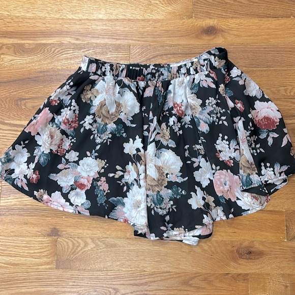 Floral Women's Shorts - Black and Pink - Picture 2 of 2